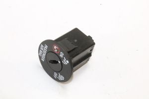 Opel Antara Interruptor de encendido/apagado del airbag de pasajero 13577258