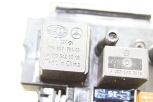 Mercedes-Benz C W204 Skrzynka bezpieczników / Komplet 