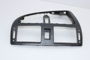 Toyota Avensis T270 Kita centrinė konsolės (tunelio) detalė 5567005100