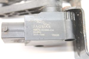 Jaguar XE Etuilmajousituksen korkeudensäätöanturi (käytetyt) GX733C280CA