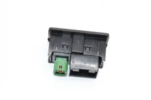 Volkswagen Golf VII Connettore plug in AUX 5Q0035736