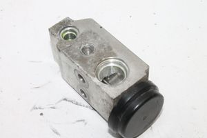 KIA Sorento Air conditioning (A/C) expansion valve T416230571