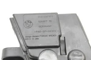 BMW 7 E65 E66 Coperchio/tappo della scatola vassoio della batteria 8387573