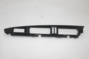 Toyota Auris E180 Kojelaudan hansikaslokeron lista 5541202240