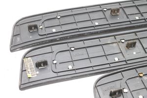 Hyundai Santa Fe Garniture de protection de seuil intérieur 858812B000