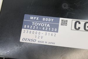 Toyota RAV 4 (XA40) Releen moduulikiinnike 8922142130