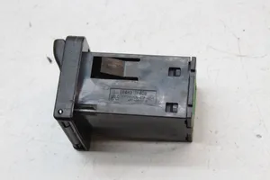 Nissan Leaf I (ZE0) USB-pistokeliitin 284H31FA0B