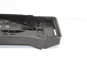 Volkswagen Polo VI AW Support boîte de batterie 2Q0915331