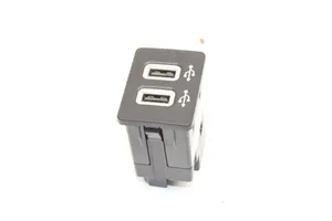 Ford Focus USB-pistokeliitin HC3T14F014DC