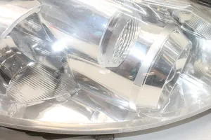 Toyota Auris 150 Lampa przednia 8111002A90