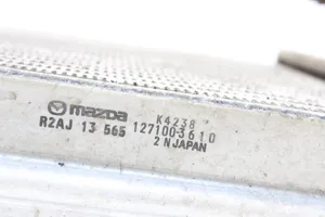 Mazda 3 II Välijäähdyttimen jäähdytin R2AJ13565
