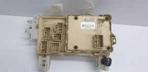 Toyota Corolla Verso AR10 Module de fusibles 892210F010