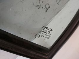 Toyota Yaris Vetro del deflettore della portiera anteriore - quattro porte 682160D050