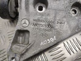 Mercedes-Benz A W176 Support de générateur / alternateur A607201009