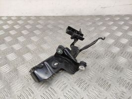 Mazda 6 Supporto pompa ABS 