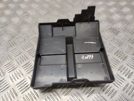 Opel Vivaro Fuse box cover 8200490003