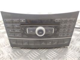 Mercedes-Benz E C207 W207 Unité principale radio / CD / DVD / GPS A2129003808