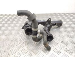 Volkswagen PASSAT B8 Termostaatin kotelo 04L121026