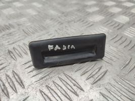 Skoda Fabia Mk2 (5J) Przełącznik / Przycisk otwierania klapy bagażnika 