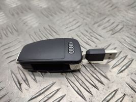 Audi A4 Allroad USB-pistokeliitin 8R0063827C