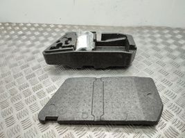 Volkswagen Golf VII Tool set 