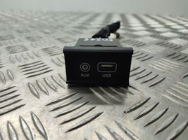 KIA Sorento USB-pistokeliitin 96120C5100