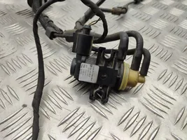 Volkswagen PASSAT B8 Solenoidinis vožtuvas 04L131051F