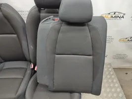Mazda 3 Istuimien ja ovien verhoilusarja 