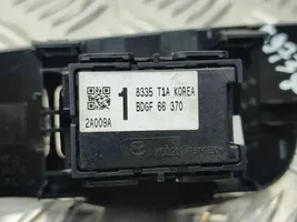Mazda 3 Interruptor del elevalunas eléctrico BDGF66370