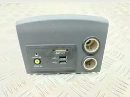 Infiniti Q50 USB-pistokeliitin 284H34GA0B