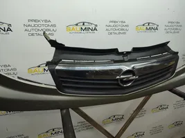 Opel Vivaro Front bumper upper radiator grill 