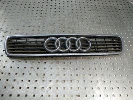 Audi A4 S4 B5 8D Grotelės viršutinės 8D0853651J