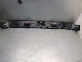 Mercedes-Benz E W211 Rivestimento serratura portellone posteriore/bagagliaio A2117470187