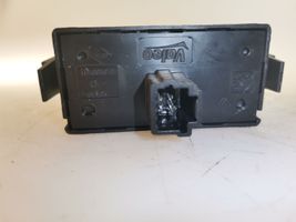 Opel Vivaro Hazard light switch E3160101