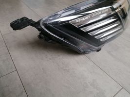 Renault Trafic III (X82) Lampa przednia 260102899R