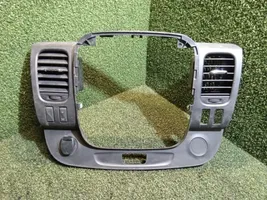 Renault Trafic III (X82) Radio/GPS head unit trim 682607479R