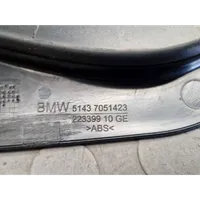 BMW X3 E83 Copertura del rivestimento del sottoporta anteriore 7051423