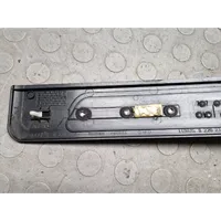 BMW 7 E38 Moldura protectora del borde trasero 8220228