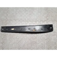 BMW 7 E38 Moldura protectora del borde trasero 8220228