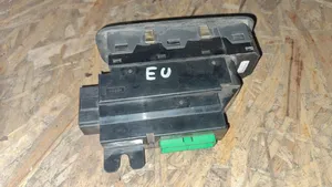 Volvo V70 Electric window control switch 8651327