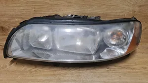 Volvo XC70 Lampa przednia 30698839