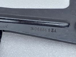 Hyundai ix35 Boucle de ceinture de sécurité avant 1K06886134