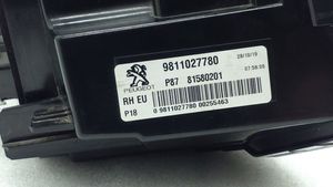 Peugeot 5008 II Lampy tylnej klapy bagażnika 9811027780