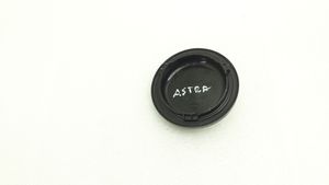 Opel Astra H Cache-poussière de phare avant 14735400