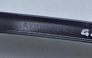 Mercedes-Benz GLC X253 C253 Listwa / Uszczelka szyby drzwi przednich X2536900187