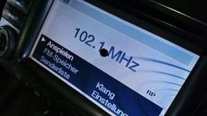 Mercedes-Benz CL C215 Radio/CD/DVD/GPS-pääyksikkö A2208205889