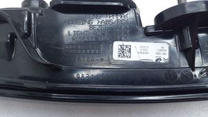 Citroen C4 III e-C4 Takaluukun takavalot 9831120580