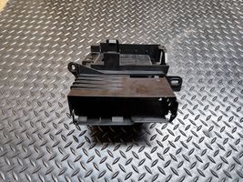 Audi Q5 SQ5 Garso stiprintuvo laikiklis 8R0035209A