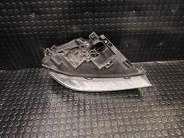 Volvo V70 Lampa przednia 31214347