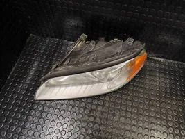 Volvo V70 Lampa przednia 31214347